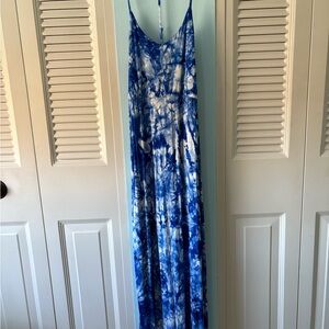 New tye dye maxi dress with double slits and adj straps. Size medium.